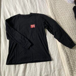 Size M longsleeve Vans graphic tee